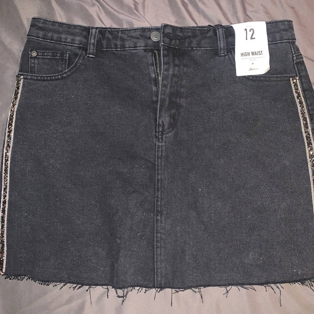 GRAY DENIM HIGH-WAISTED SKIRT